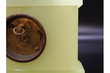ジャンク品　昭和初期　東洋時計株式会社(TOYO CLOCK FACTORY)　ゼンマイ式　雄々しいライオンの装飾から威厳を感じる置時計(ウランガラス、ライオン、獅子、日本製)(R-078945)　