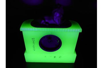 ジャンク品　昭和初期　東洋時計株式会社(TOYO CLOCK FACTORY)　ゼンマイ式　雄々しいライオンの装飾から威厳を感じる置時計(ウランガラス、ライオン、獅子、日本製)(R-078945)　