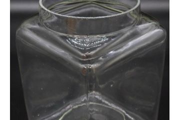 アンティーク雑貨　当時物　デッドストック　アルミ蓋　レトロな雰囲気を醸し出すガラス瓶3個セット(角型、角瓶、キャニスター、ガラスビン、菓子瓶、硝子、フタ付き、小物入れ、ディスプレイ雑貨、古道具、店舗什器)(R-078946)