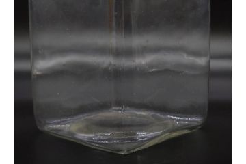 アンティーク雑貨　当時物　デッドストック　アルミ蓋　レトロな雰囲気を醸し出すガラス瓶3個セット(角型、角瓶、キャニスター、ガラスビン、菓子瓶、硝子、フタ付き、小物入れ、ディスプレイ雑貨、古道具、店舗什器)(R-078946)