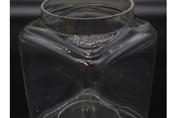 アンティーク雑貨　当時物　デッドストック　アルミ蓋　様々な用途に使えるガラス瓶3個セット(角型、角瓶、キャニスター、ガラスビン、菓子瓶、硝子、フタ付き、小物入れ、ディスプレイ雑貨、古道具、店舗什器)(R-078947)