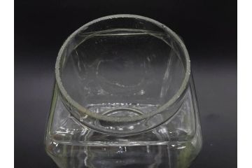 アンティーク雑貨　当時物　デッドストック　アルミ蓋　様々な用途に使えるガラス瓶3個セット(角型、角瓶、キャニスター、ガラスビン、菓子瓶、硝子、フタ付き、小物入れ、ディスプレイ雑貨、古道具、店舗什器)(R-078947)