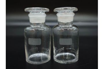 昭和初期　当時物　未使用　ロート　シャーレ　薬瓶　蓋付きガラス瓶　時代がかった味のあるガラス瓶など10個セット(ペトリ皿、メディシンボトル、実験器具、じょうご、漏斗、硝子、ビン、NAGAOKAGARASU&CO)(R-078948)