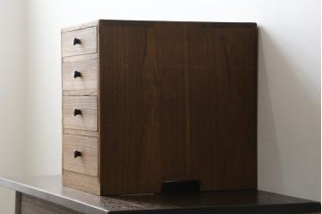 和製アンティーク　総桐(キリ)材　レトロナチュラルなインテリアにも合わせやすいシンプルな小引き出し(小物収納、卓上収納)(R-078952)