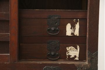 和製アンティーク　江戸〜明治期　渋い佇まいが目を引く総栗(クリ)材の小振りな米沢車箪笥(米沢箪笥、和箪笥、収納たんす、整理タンス、サイドボード、戸棚)(R-078954)