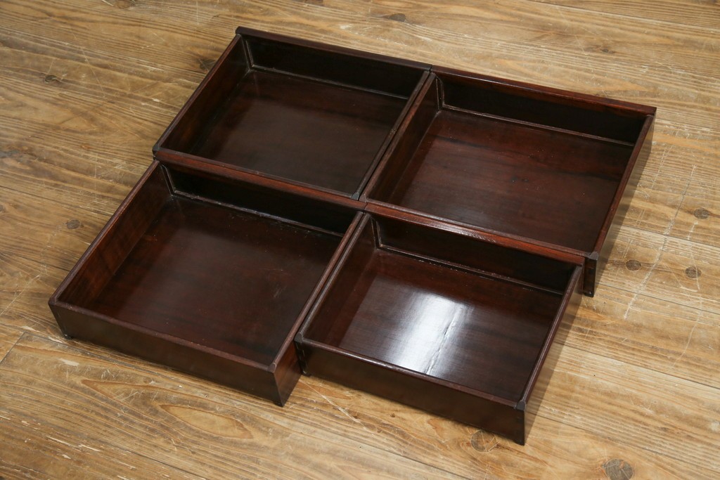 和製ビンテージ　花梨(カリン)材　螺鈿(ラデン)　象嵌入り　上品な佇まいで和の雰囲気を引き立てる飾り棚　(R-078955)