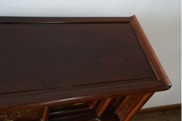 和製ビンテージ　花梨(カリン)材　螺鈿(ラデン)　象嵌入り　上品な佇まいで和の雰囲気を引き立てる飾り棚　(R-078955)