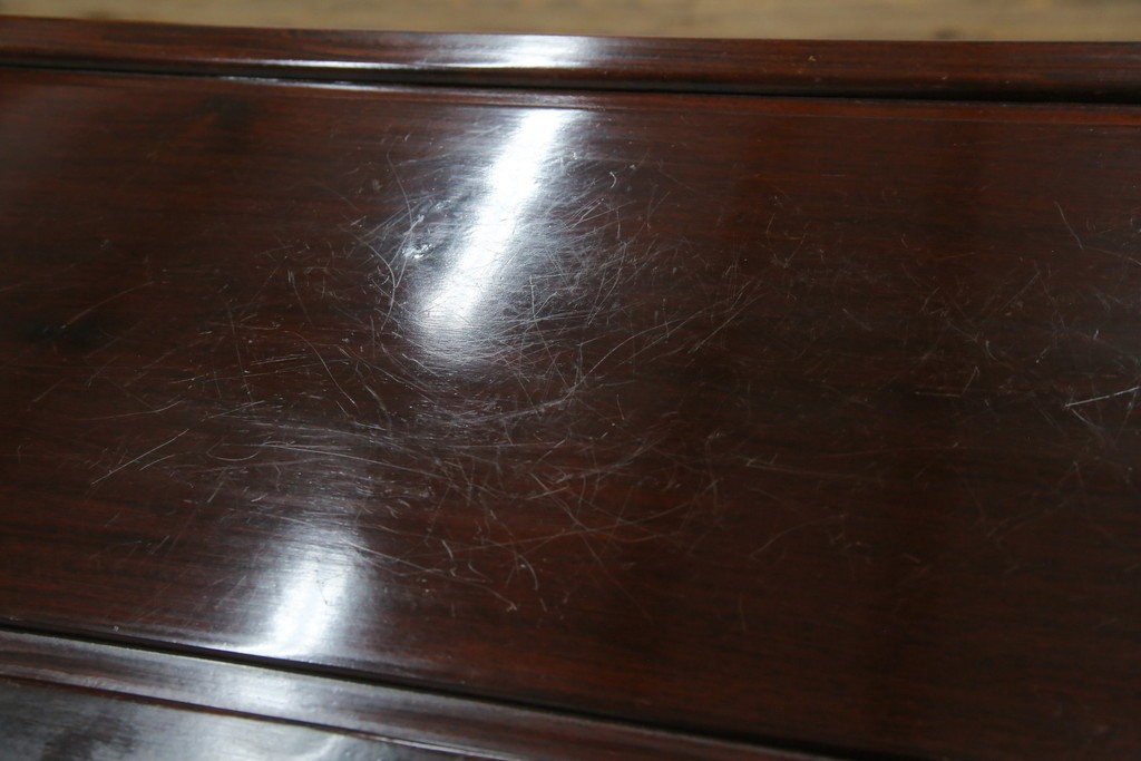 和製ビンテージ　花梨(カリン)材　螺鈿(ラデン)　象嵌入り　上品な佇まいで和の雰囲気を引き立てる飾り棚　(R-078955)