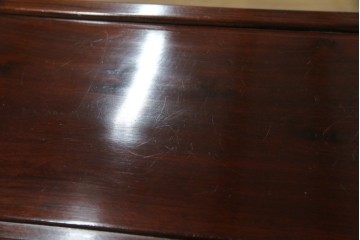 和製ビンテージ　花梨(カリン)材　螺鈿(ラデン)　象嵌入り　上品な佇まいで和の雰囲気を引き立てる飾り棚　(R-078955)