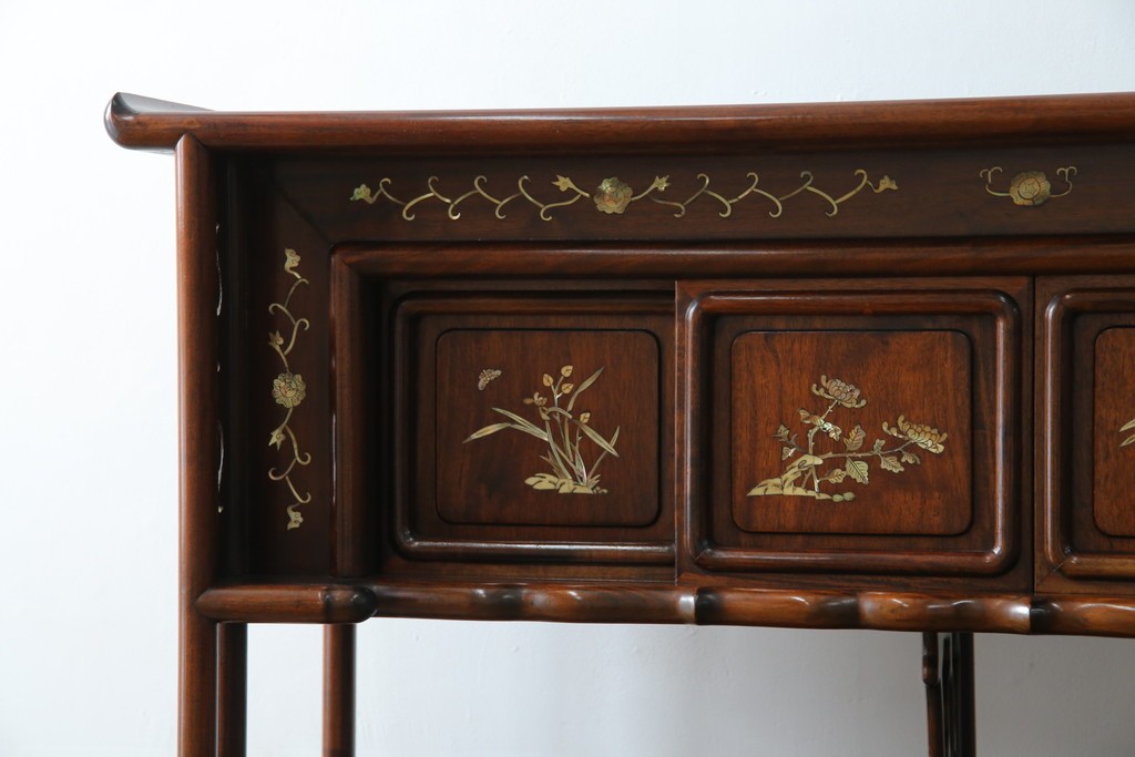 和製ビンテージ　花梨(カリン)材　螺鈿(ラデン)　象嵌入り　上品な佇まいで和の雰囲気を引き立てる飾り棚　(R-078955)