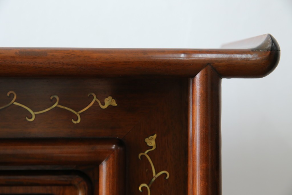 和製ビンテージ　花梨(カリン)材　螺鈿(ラデン)　象嵌入り　上品な佇まいで和の雰囲気を引き立てる飾り棚　(R-078955)