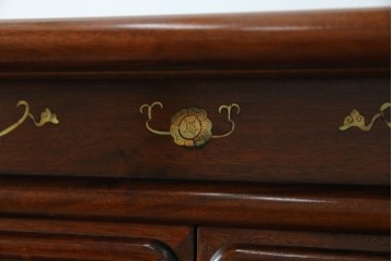 和製ビンテージ　花梨(カリン)材　螺鈿(ラデン)　象嵌入り　上品な佇まいで和の雰囲気を引き立てる飾り棚　(R-078955)