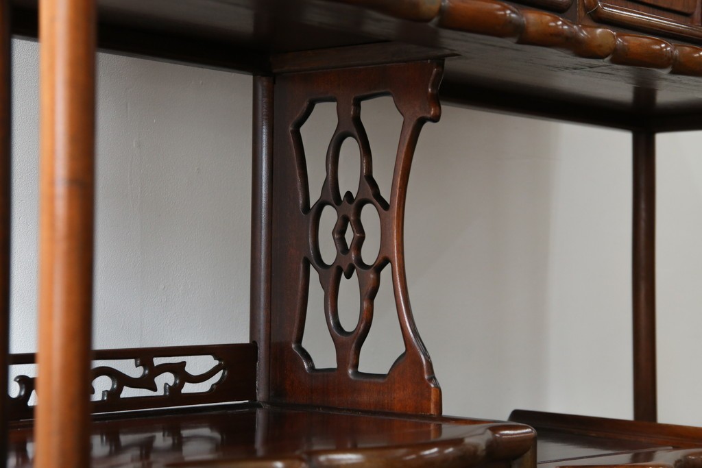 和製ビンテージ　花梨(カリン)材　螺鈿(ラデン)　象嵌入り　上品な佇まいで和の雰囲気を引き立てる飾り棚　(R-078955)