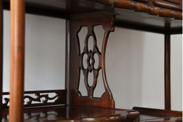 和製ビンテージ　花梨(カリン)材　螺鈿(ラデン)　象嵌入り　上品な佇まいで和の雰囲気を引き立てる飾り棚　(R-078955)