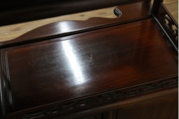 和製ビンテージ　花梨(カリン)材　螺鈿(ラデン)　象嵌入り　上品な佇まいで和の雰囲気を引き立てる飾り棚　(R-078955)