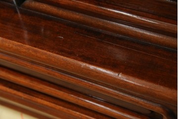 和製ビンテージ　花梨(カリン)材　螺鈿(ラデン)　象嵌入り　上品な佇まいで和の雰囲気を引き立てる飾り棚　(R-078955)