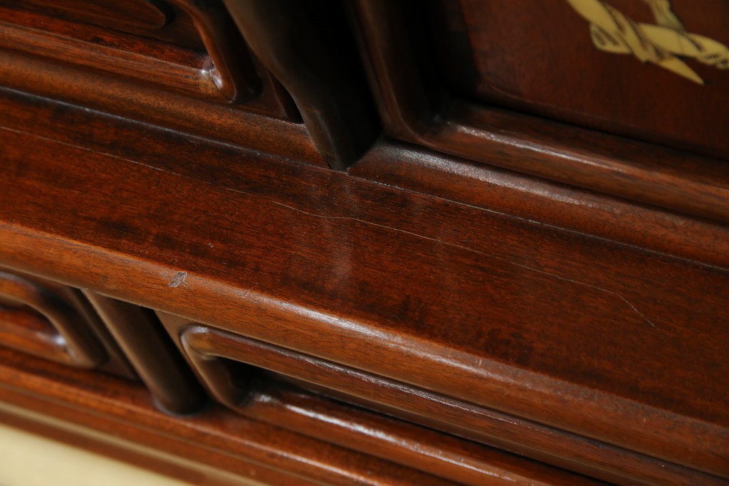 和製ビンテージ　花梨(カリン)材　螺鈿(ラデン)　象嵌入り　上品な佇まいで和の雰囲気を引き立てる飾り棚　(R-078955)