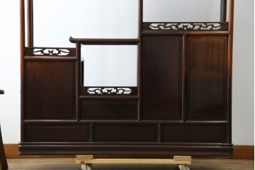 和製ビンテージ　花梨(カリン)材　螺鈿(ラデン)　象嵌入り　上品な佇まいで和の雰囲気を引き立てる飾り棚　(R-078955)