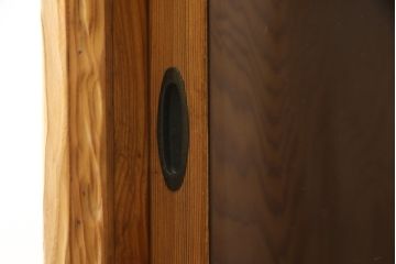 和製ビンテージ　美品　屋久杉　優しい色合いと杢目が魅力的な茶箪笥(茶タンス、収納棚、戸棚、茶棚、飾り棚、キャビネット、ヴィンテージ)(定価約30万円)(R-078956)