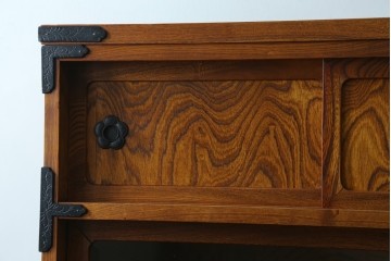 中古　岩谷堂箪笥　力強い杢目と黒々とした金具が迫力ある茶箪笥　(R-078957)