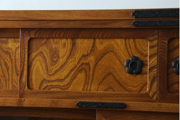 中古　岩谷堂箪笥　力強い杢目と黒々とした金具が迫力ある茶箪笥　(R-078957)