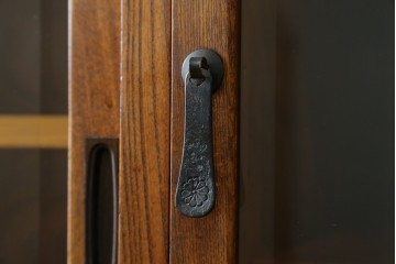 中古　岩谷堂箪笥　力強い杢目と黒々とした金具が迫力ある茶箪笥　(R-078957)