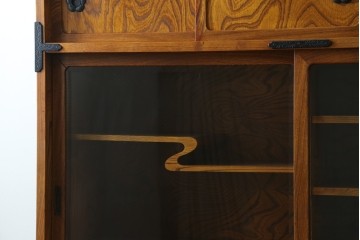 中古　岩谷堂箪笥　力強い杢目と黒々とした金具が迫力ある茶箪笥　(R-078957)