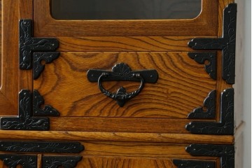 中古　岩谷堂箪笥　力強い杢目と黒々とした金具が迫力ある茶箪笥　(R-078957)