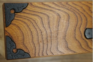 中古　岩谷堂箪笥　力強い杢目と黒々とした金具が迫力ある茶箪笥　(R-078957)