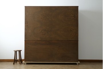 中古　岩谷堂箪笥　力強い杢目と黒々とした金具が迫力ある茶箪笥　(R-078957)