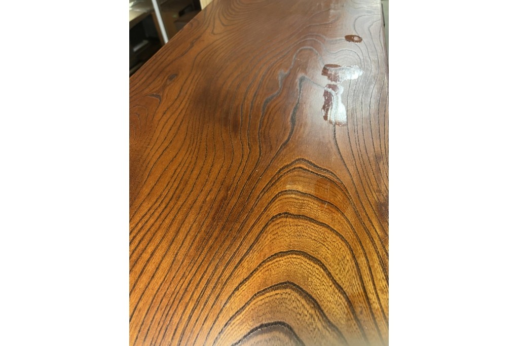 中古　岩谷堂箪笥　力強い杢目と黒々とした金具が迫力ある茶箪笥　(R-078957)