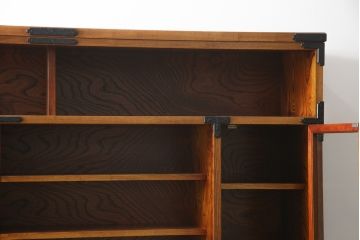 中古　伝統民芸　岩谷堂箪笥　力強い杢目と金具が迫力のある茶棚(茶箪笥、収納棚、戸棚、食器棚、引き出し、上下バラ売り可能)(R-078957)