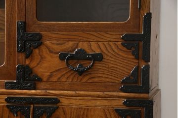 中古　伝統民芸　岩谷堂箪笥　力強い杢目と金具が迫力のある茶棚(茶箪笥、収納棚、戸棚、食器棚、引き出し、上下バラ売り可能)(R-078957)
