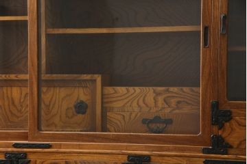 中古　伝統民芸　岩谷堂箪笥　力強い杢目と金具が迫力のある茶棚(茶箪笥、収納棚、戸棚、食器棚、引き出し、上下バラ売り可能)(R-078957)