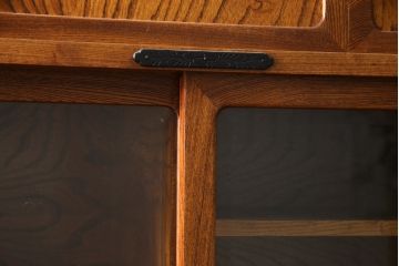 中古　伝統民芸　岩谷堂箪笥　力強い杢目と金具が迫力のある茶棚(茶箪笥、収納棚、戸棚、食器棚、引き出し、上下バラ売り可能)(R-078957)