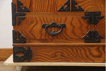 中古　伝統民芸　岩谷堂箪笥　力強い杢目と金具が迫力のある茶棚(茶箪笥、収納棚、戸棚、食器棚、引き出し、上下バラ売り可能)(R-078957)