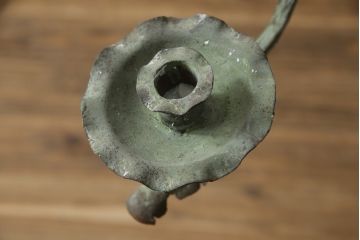 フランスアンティーク　ロートアイアン製　華やかな装飾が目を引くキャンドルシャンデリア(キャンドルスタンド、蝋燭台、ろうそく立て、天井照明、吊り下げ照明、ペンダントライト)(R-078961)
