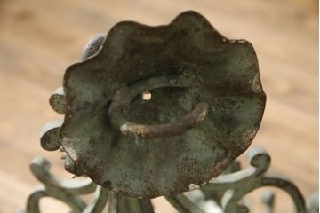 フランスアンティーク　ロートアイアン製　華やかな装飾が目を引くキャンドルシャンデリア(キャンドルスタンド、蝋燭台、ろうそく立て、天井照明、吊り下げ照明、ペンダントライト)(R-078961)