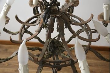 フランスアンティーク　ロートアイアン製　クラシカルなデザインが素敵なシャンデリア(天井照明、吊り下げ照明、ペンダントライト、蝋燭型、キャンドル型)(R-078962)