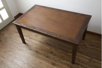 中古　美品　軽井沢彫り 贅沢な総彫り仕上げのダイニングテーブル(4人掛け、6人掛け、食卓)(定価約80万円)(R-078963)