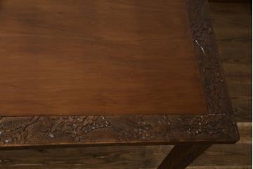 中古　美品　軽井沢彫り 贅沢な総彫り仕上げのダイニングテーブル(4人掛け、6人掛け、食卓)(定価約80万円)(R-078963)