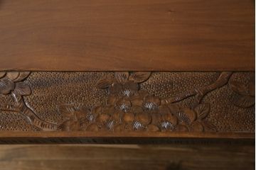 中古　美品　軽井沢彫り 贅沢な総彫り仕上げのダイニングテーブル(4人掛け、6人掛け、食卓)(定価約80万円)(R-078963)
