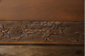 中古　美品　軽井沢彫り 贅沢な総彫り仕上げのダイニングテーブル(4人掛け、6人掛け、食卓)(定価約80万円)(R-078963)