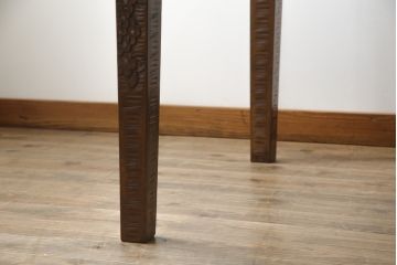 中古　美品　軽井沢彫り 贅沢な総彫り仕上げのダイニングテーブル(4人掛け、6人掛け、食卓)(定価約80万円)(R-078963)