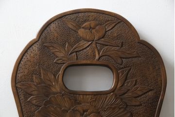 中古　美品　軽井沢彫り　牡丹　葡萄(ブドウ)　贅沢な総彫り仕上げのダイニングチェア4脚セット(板座チェア、アームレスチェア、椅子、イス)(R-078964)