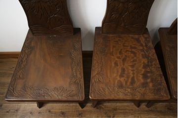 中古　美品　軽井沢彫り　牡丹　葡萄(ブドウ)　贅沢な総彫り仕上げのダイニングチェア4脚セット(板座チェア、アームレスチェア、椅子、イス)(R-078964)