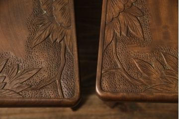 中古　美品　軽井沢彫り　牡丹　葡萄(ブドウ)　贅沢な総彫り仕上げのダイニングチェア4脚セット(板座チェア、アームレスチェア、椅子、イス)(R-078964)