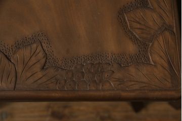 中古　美品　軽井沢彫り　牡丹　葡萄(ブドウ)　贅沢な総彫り仕上げのダイニングチェア4脚セット(板座チェア、アームレスチェア、椅子、イス)(R-078964)