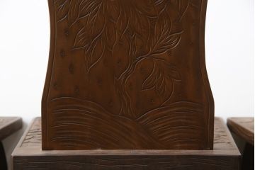 中古　美品　軽井沢彫り　牡丹　葡萄(ブドウ)　贅沢な総彫り仕上げのダイニングチェア4脚セット(板座チェア、アームレスチェア、椅子、イス)(R-078964)
