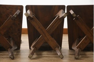 中古　美品　軽井沢彫り　牡丹　葡萄(ブドウ)　贅沢な総彫り仕上げのダイニングチェア4脚セット(板座チェア、アームレスチェア、椅子、イス)(R-078964)